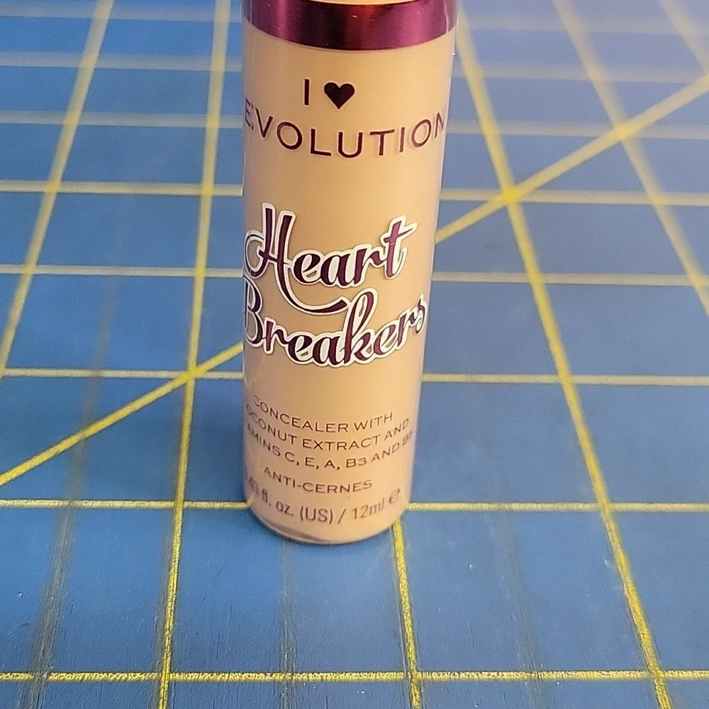 I ❤️ Revolution Heart Breaker Concealer 12ml Bisquit New